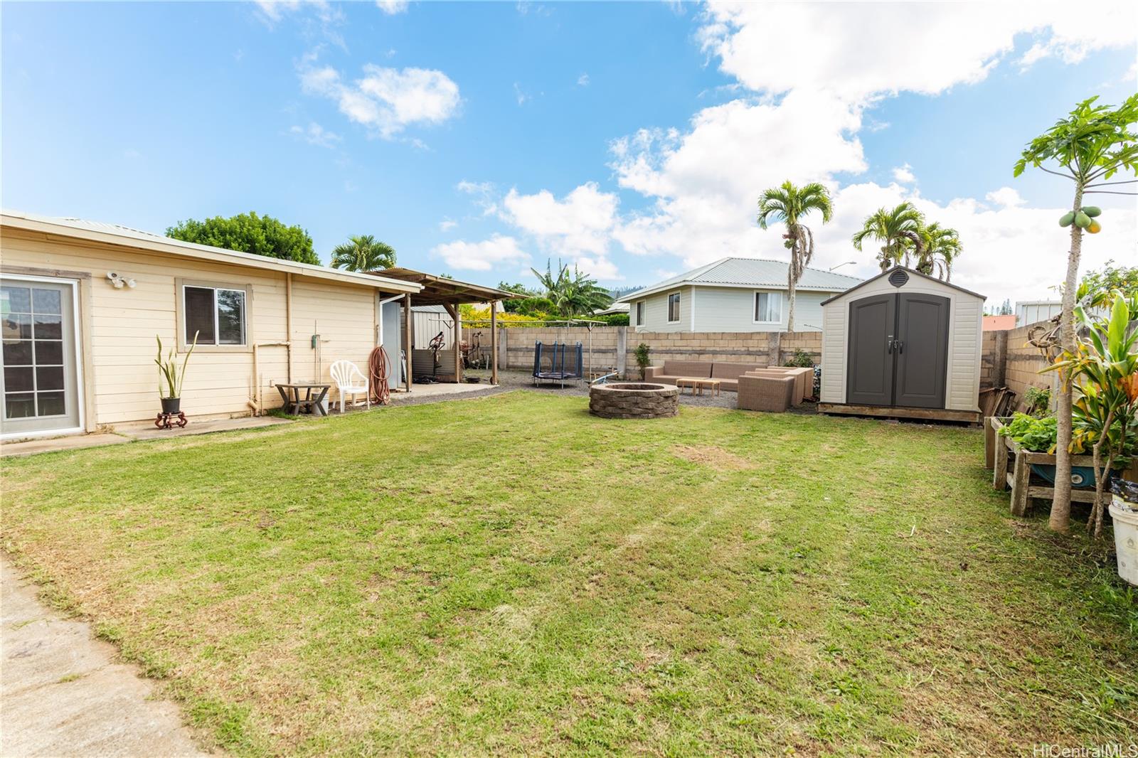 411  Iliahi Street Lanai City, Lanai home - photo 17 of 25