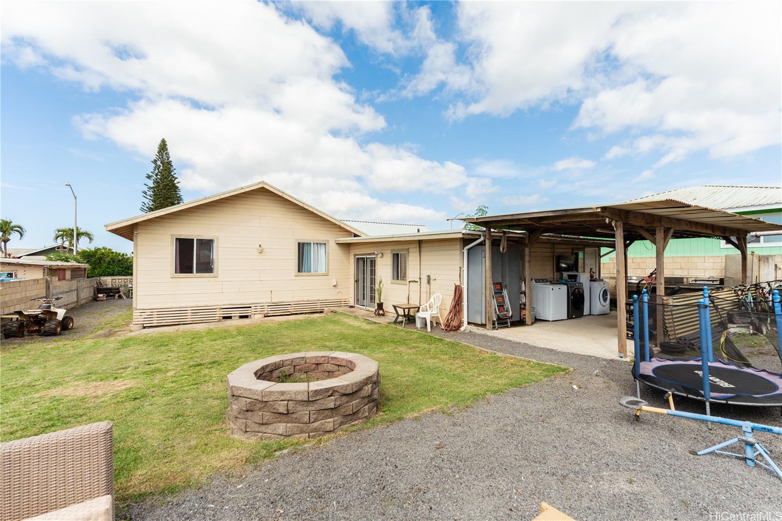 411  Iliahi Street Lanai City, Lanai home - photo 20 of 25