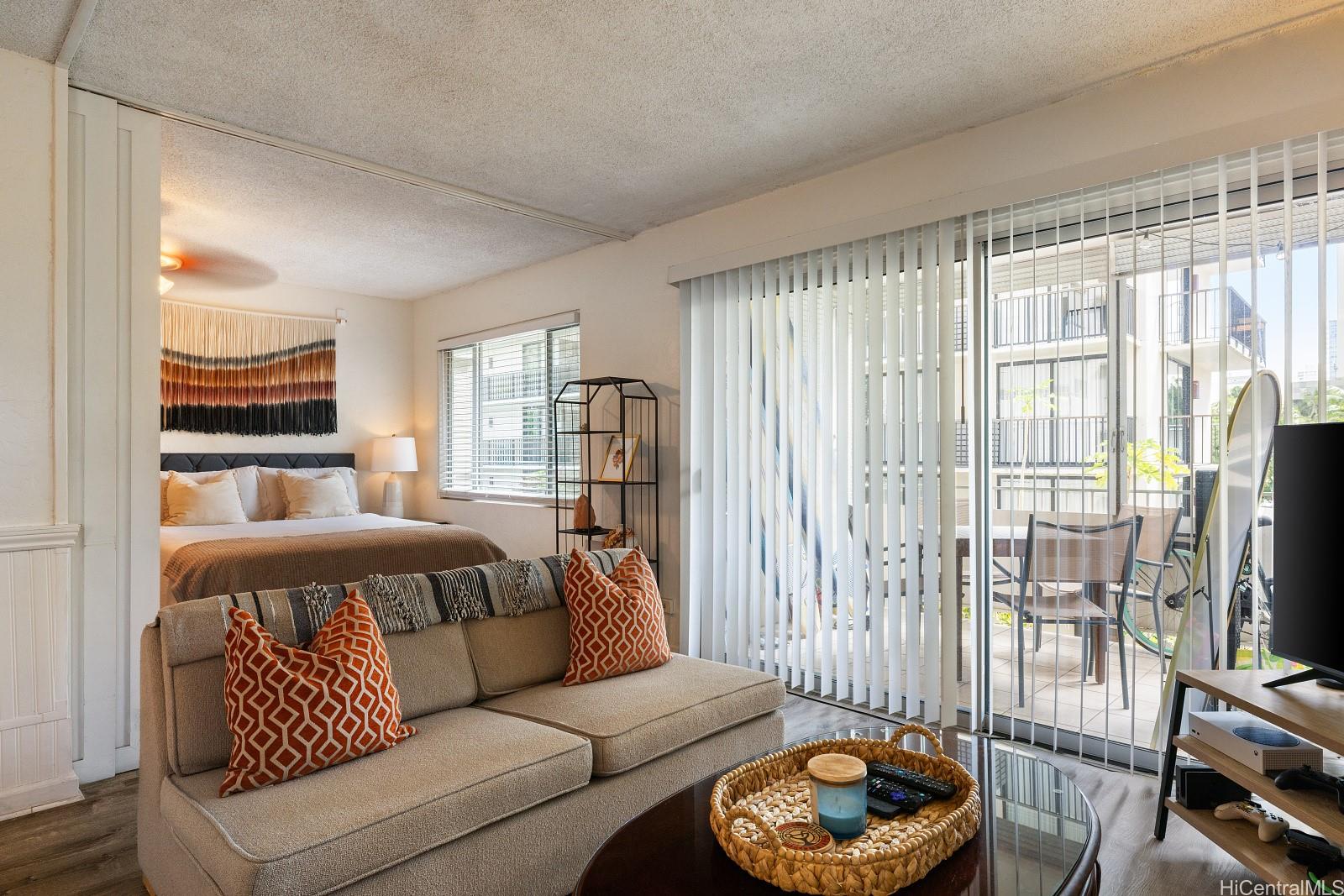 411 Kaiolu Inc condo # 302, Honolulu, Hawaii - photo 4 of 15