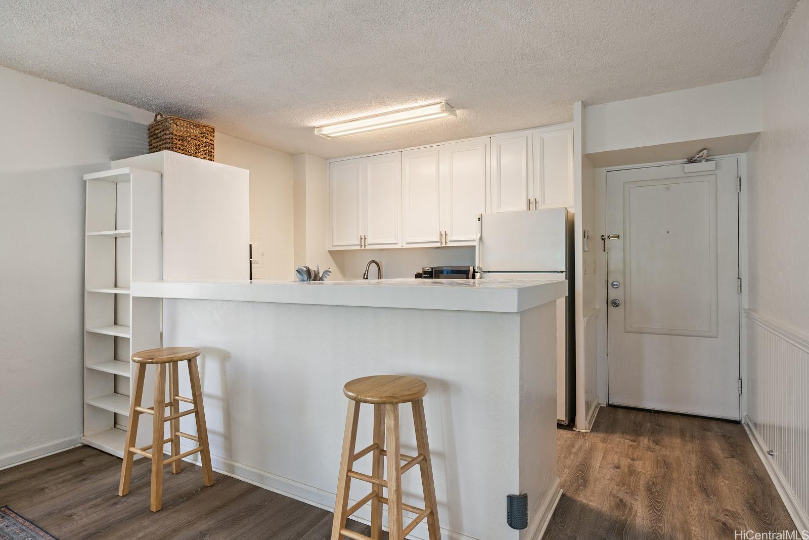 411 Kaiolu Inc condo # 302, Honolulu, Hawaii - photo 5 of 15