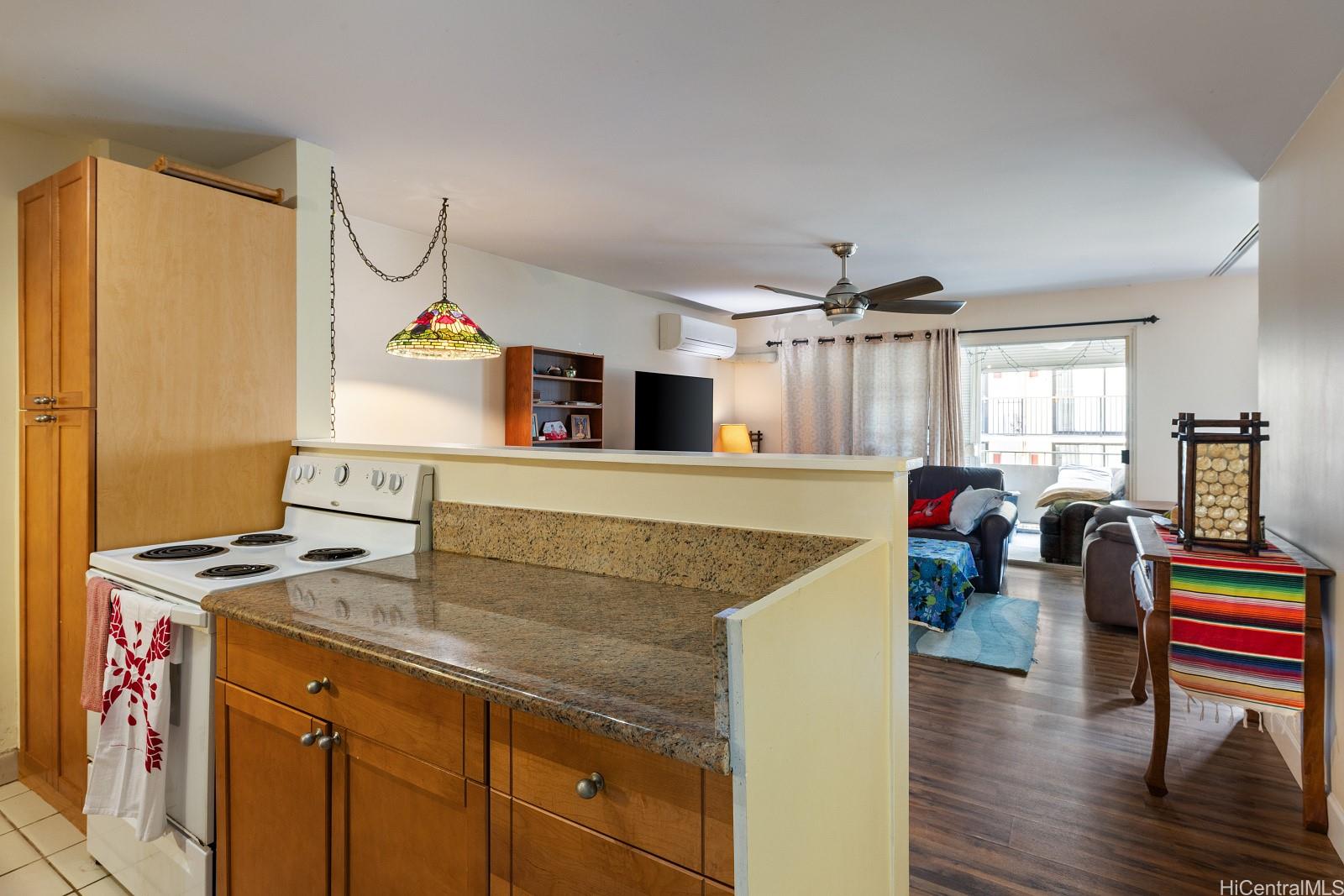 411 Kaiolu Inc condo # 504, Honolulu, Hawaii - photo 3 of 16