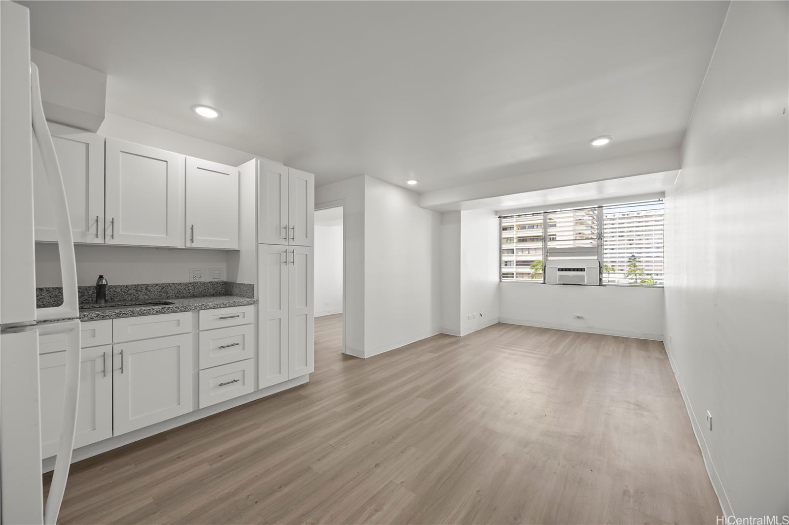 412 Launiu St Honolulu - Multi-family - photo 5 of 20