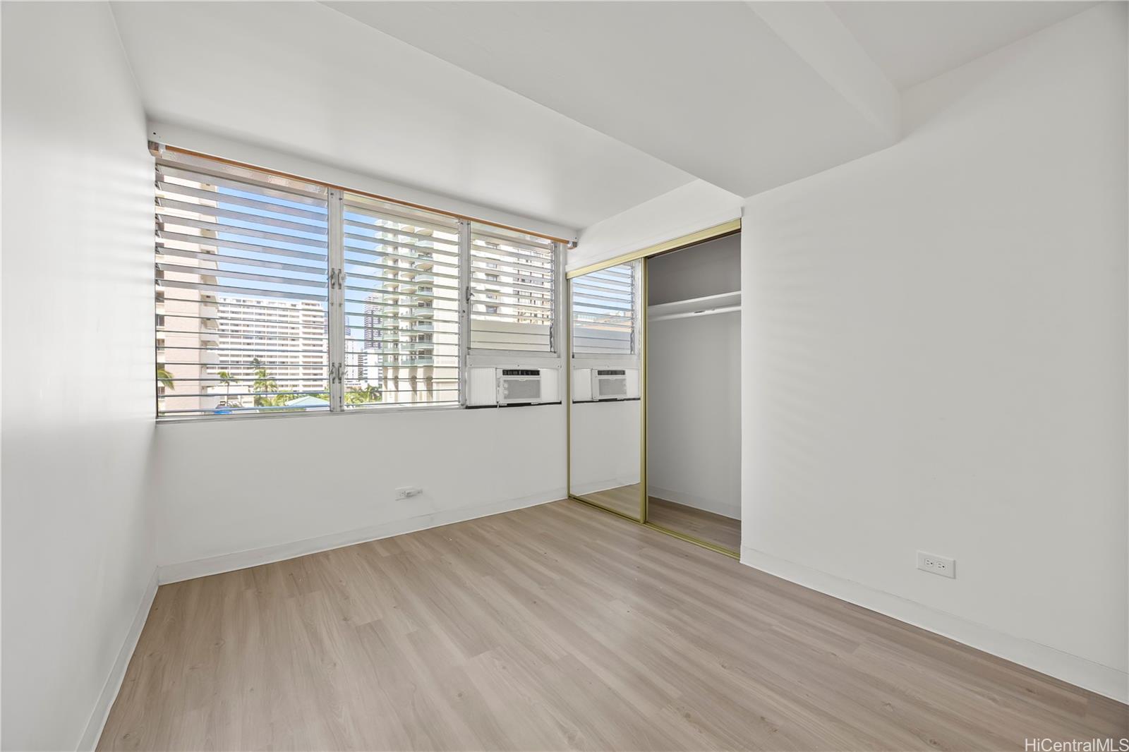 412 Launiu St Honolulu - Multi-family - photo 7 of 20