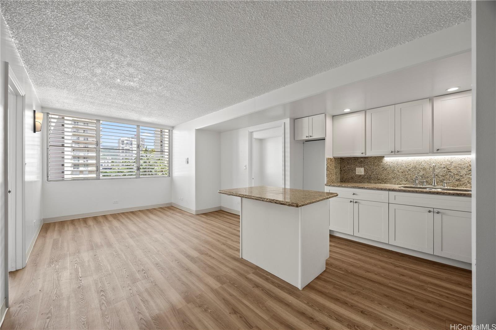 412 Launiu St Honolulu - Multi-family - photo 8 of 20