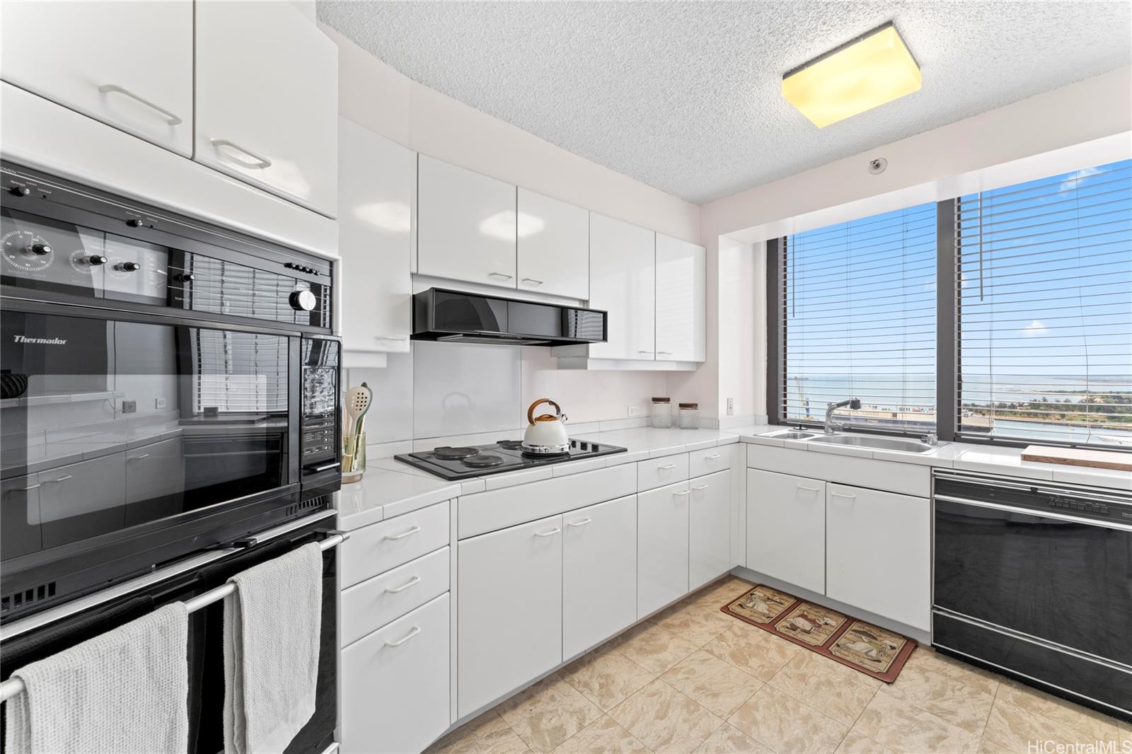 One Waterfront Tower condo # 2401, Honolulu, Hawaii - photo 6 of 25