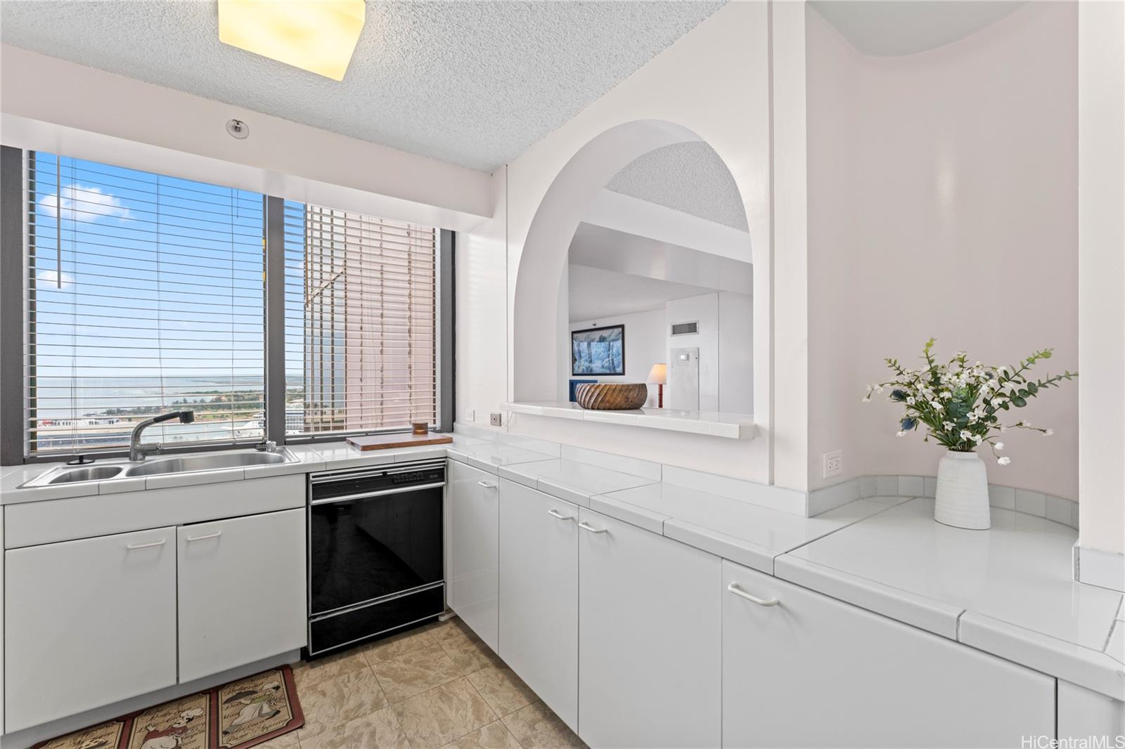 One Waterfront Tower condo # 2401, Honolulu, Hawaii - photo 7 of 25