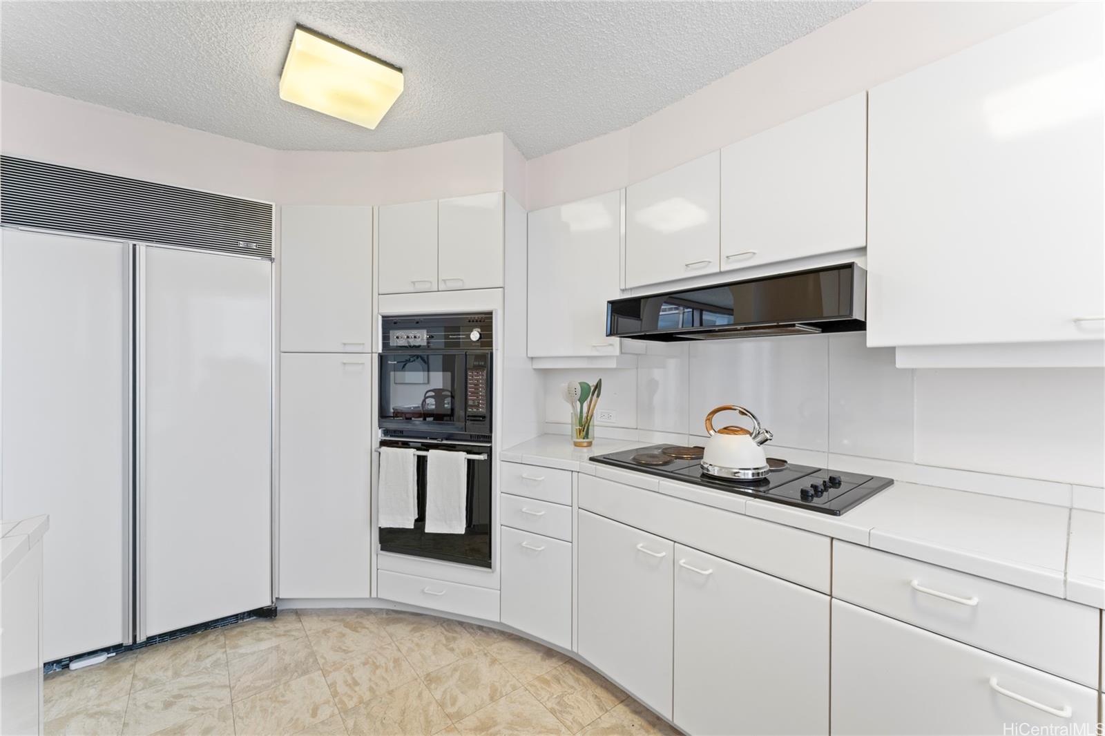 One Waterfront Tower condo # 2401, Honolulu, Hawaii - photo 8 of 25