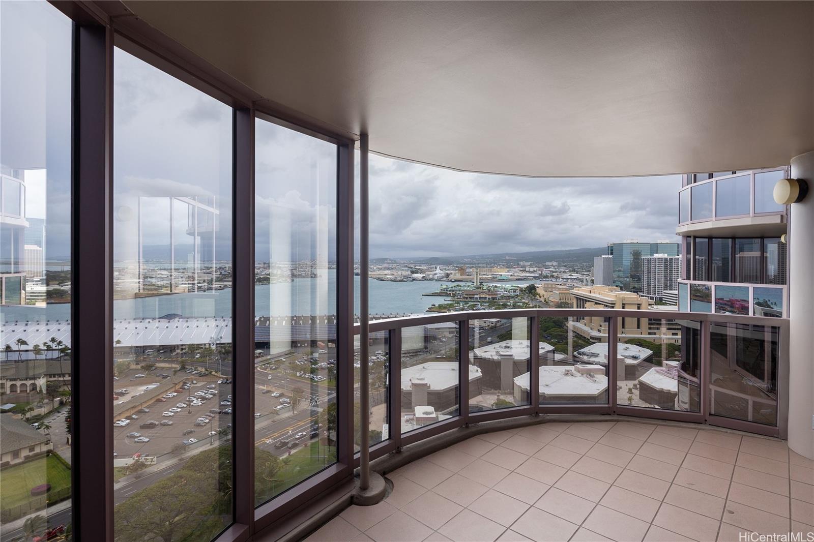 One Waterfront Tower condo # 2602, Honolulu, Hawaii - photo 4 of 25