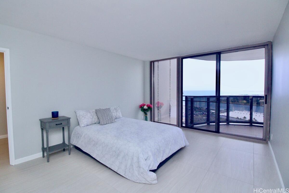 One Waterfront Tower condo # 2804, Honolulu, Hawaii - photo 12 of 19