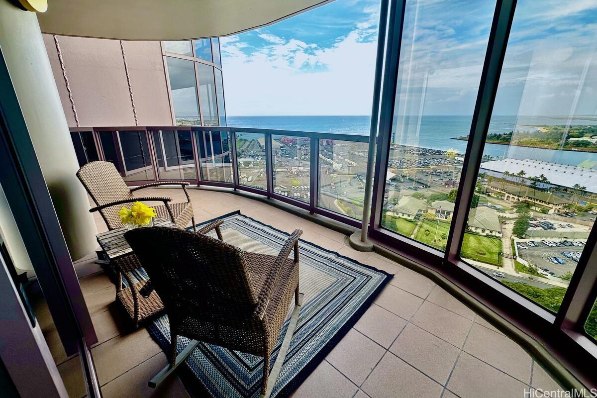 One Waterfront Tower condo # 2804, Honolulu, Hawaii - photo 4 of 19