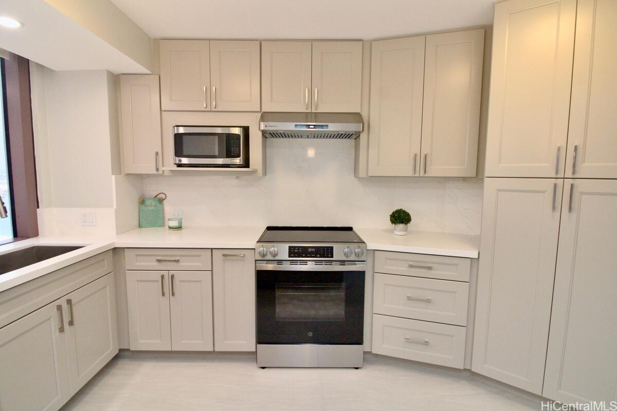 One Waterfront Tower condo # 2804, Honolulu, Hawaii - photo 6 of 19