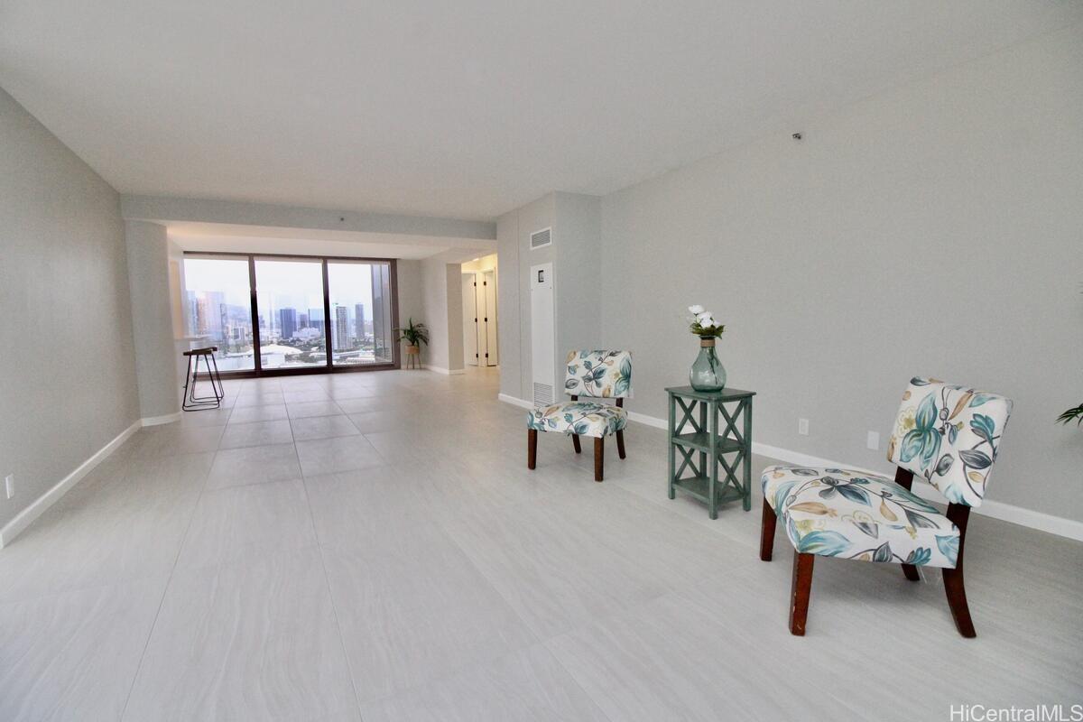 One Waterfront Tower condo # 2804, Honolulu, Hawaii - photo 8 of 19