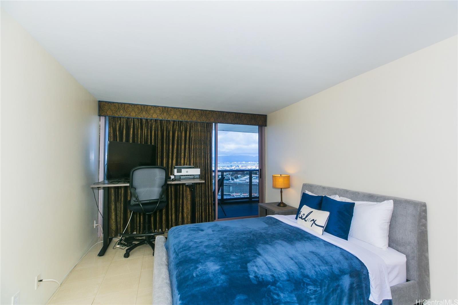 One Waterfront Tower condo # 3203, Honolulu, Hawaii - photo 23 of 25