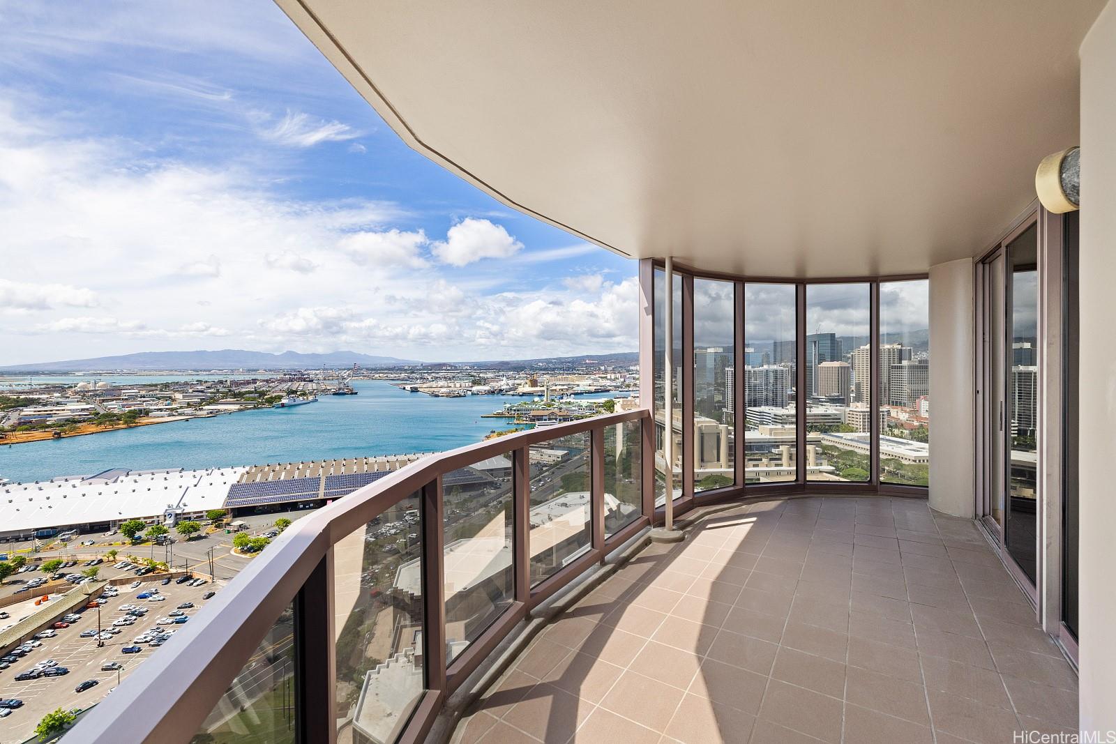 One Waterfront Tower condo # 3204, Honolulu, Hawaii - photo 21 of 24