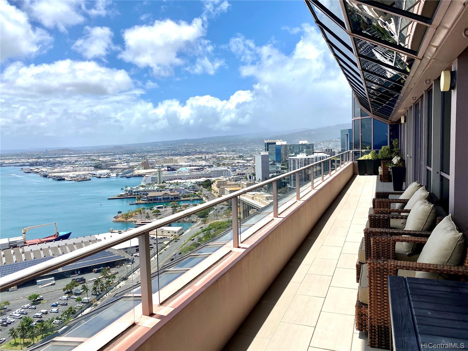 One Waterfront Tower condo # 4002, Honolulu, Hawaii - photo 5 of 25