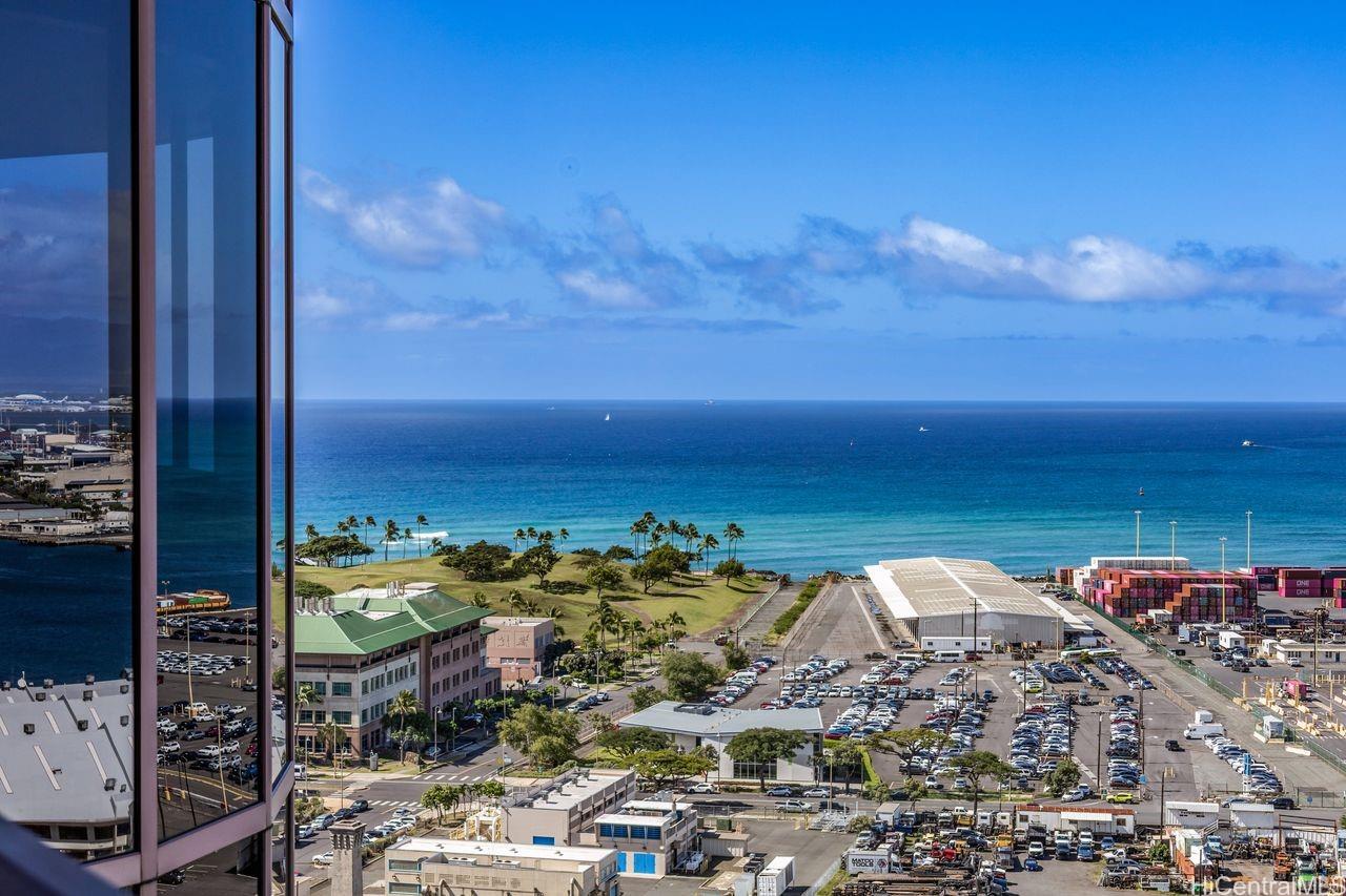 One Waterfront Tower condo # Makai 2504, Honolulu, Hawaii - photo 2 of 18