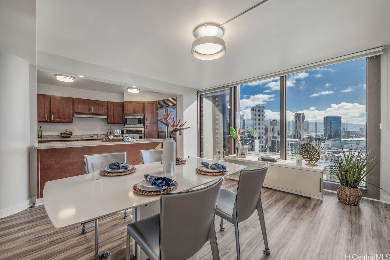 One Waterfront Tower condo # Makai 2504, Honolulu, Hawaii - photo 11 of 18