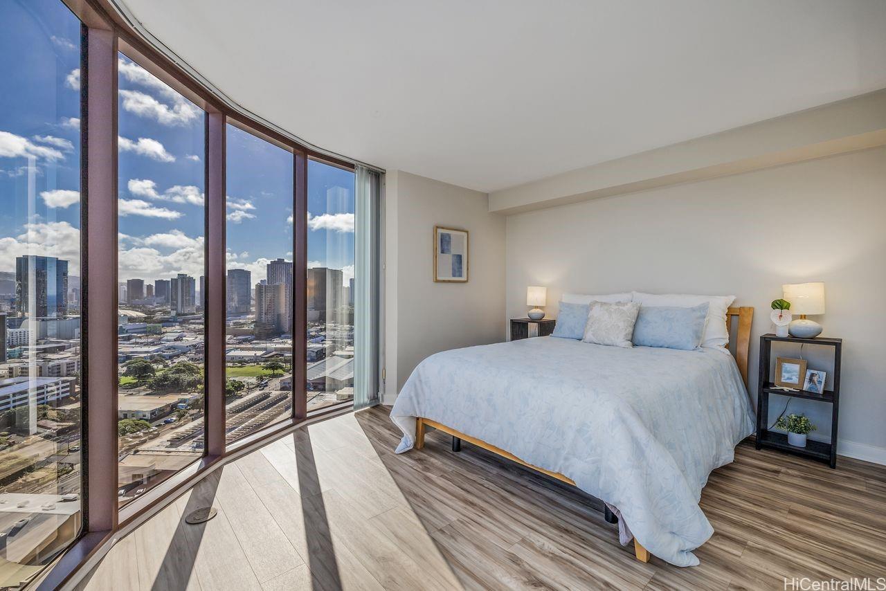 One Waterfront Tower condo # Makai 2504, Honolulu, Hawaii - photo 12 of 18