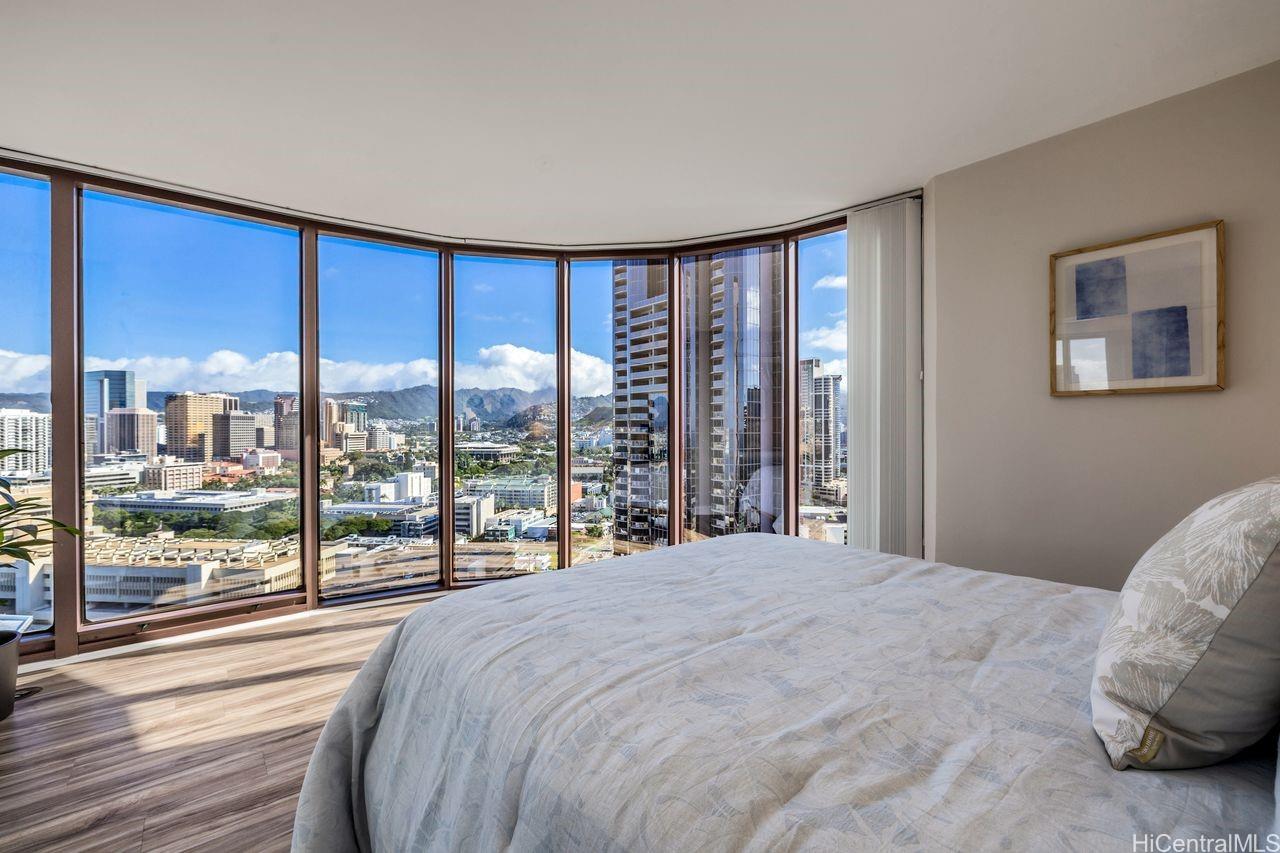 One Waterfront Tower condo # Makai 2504, Honolulu, Hawaii - photo 13 of 18