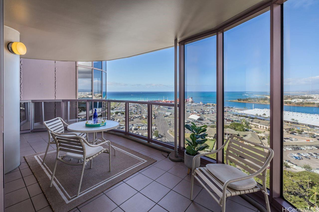 One Waterfront Tower condo # Makai 2504, Honolulu, Hawaii - photo 16 of 18