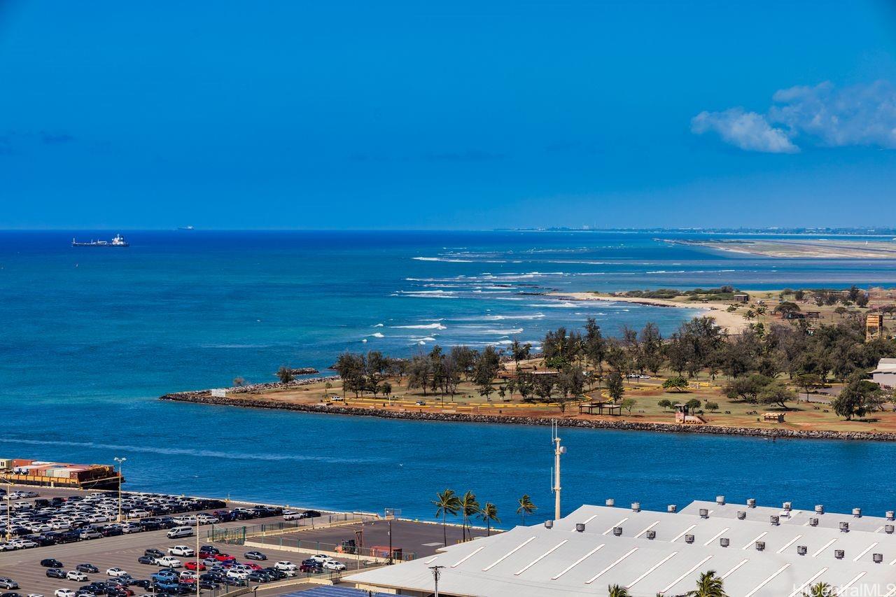 One Waterfront Tower condo # Makai 2504, Honolulu, Hawaii - photo 18 of 18