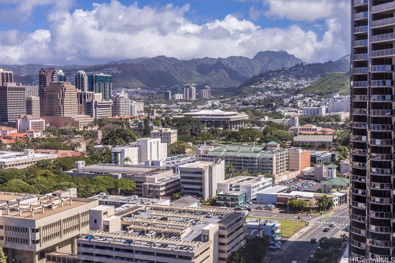One Waterfront Tower condo # Makai 2504, Honolulu, Hawaii - photo 3 of 18