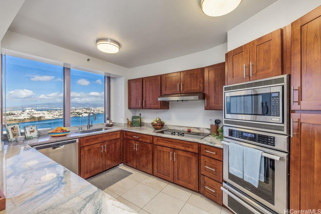 One Waterfront Tower condo # Makai 2504, Honolulu, Hawaii - photo 8 of 18