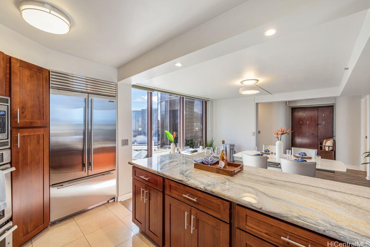 One Waterfront Tower condo # Makai 2504, Honolulu, Hawaii - photo 9 of 18