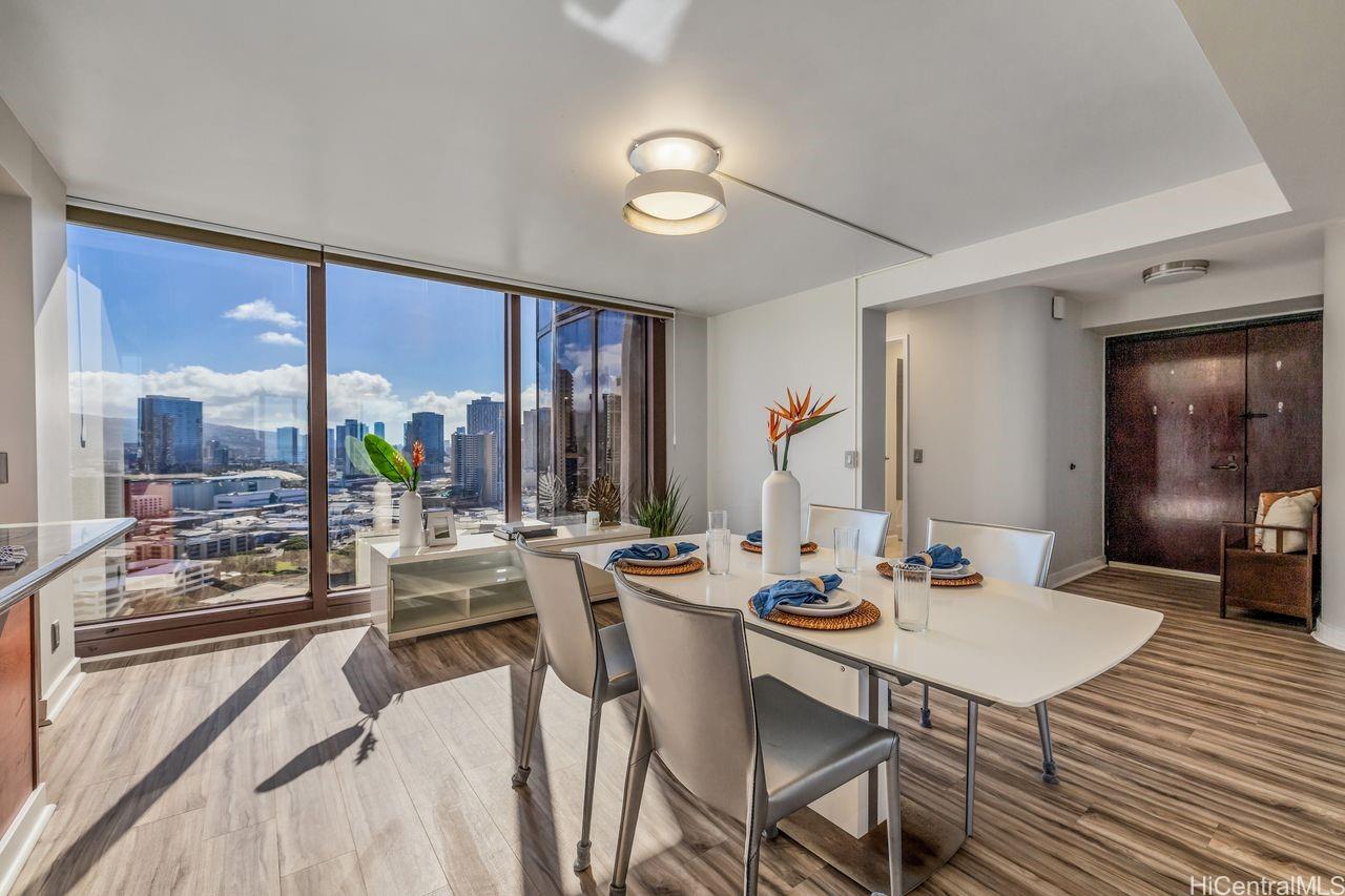 One Waterfront Tower condo # Makai 2504, Honolulu, Hawaii - photo 10 of 18