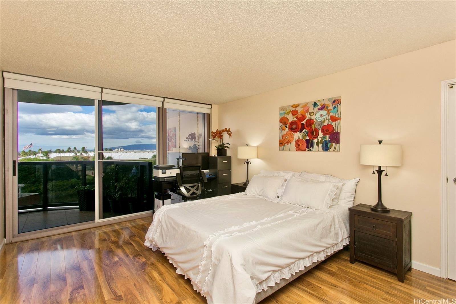 One Waterfront Tower condo # Makai/601, Honolulu, Hawaii - photo 14 of 25