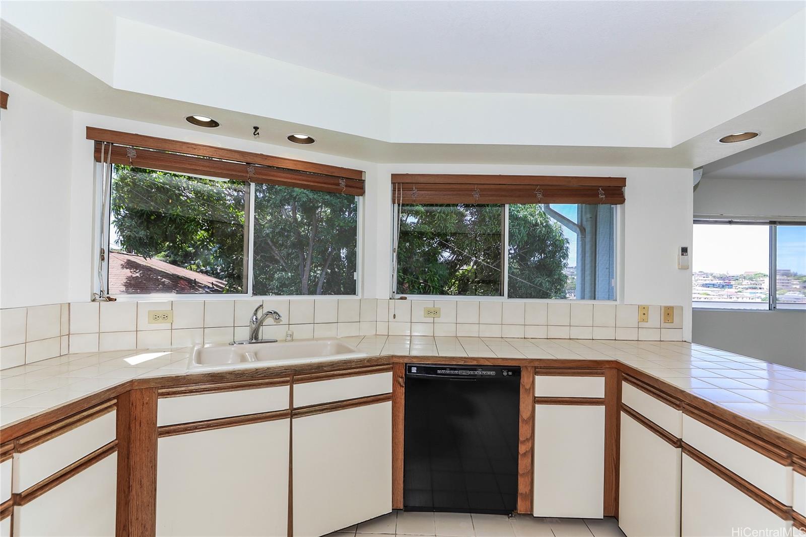 4152  Koko Drive Wilhelmina, Diamond Head home - photo 10 of 25