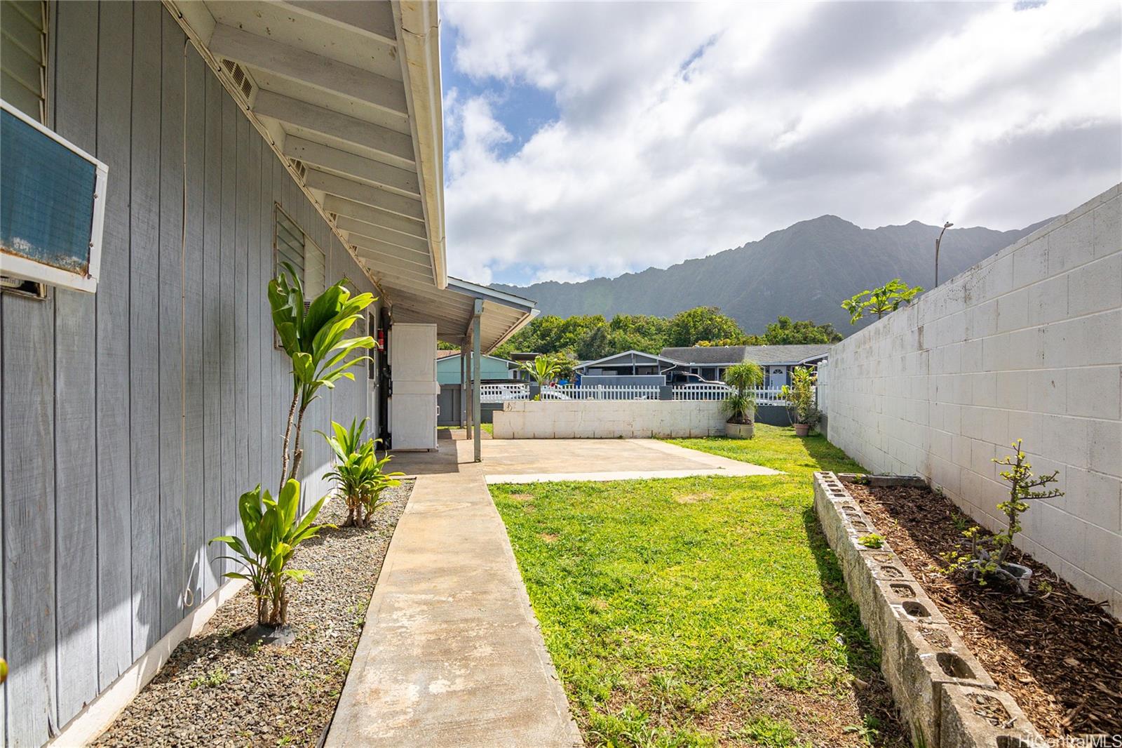 Waimanalo real estate for sale on Oahu beach front homes