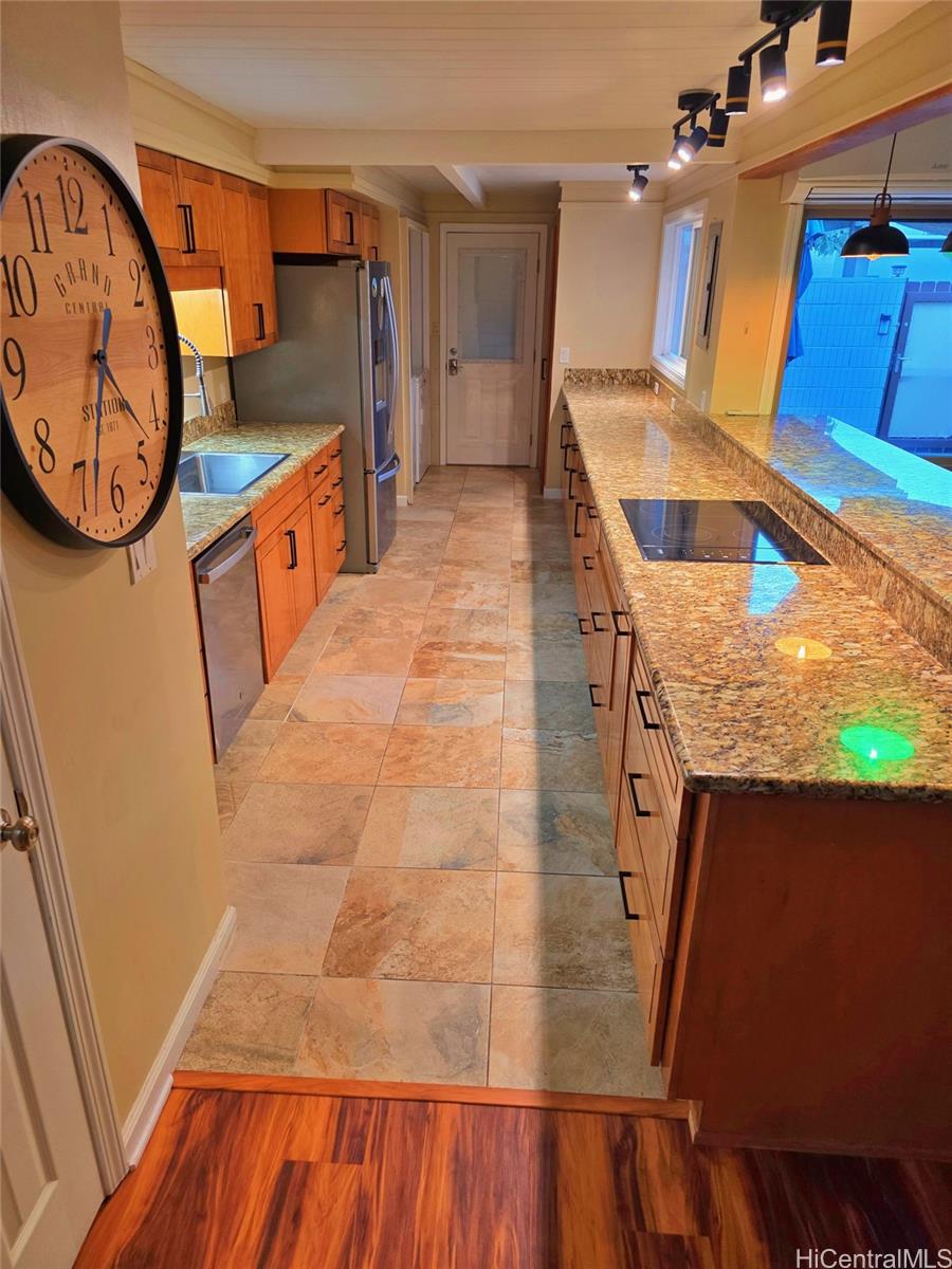 417 Koko Isle Cir townhouse # 9908, Honolulu, Hawaii - photo 6 of 24