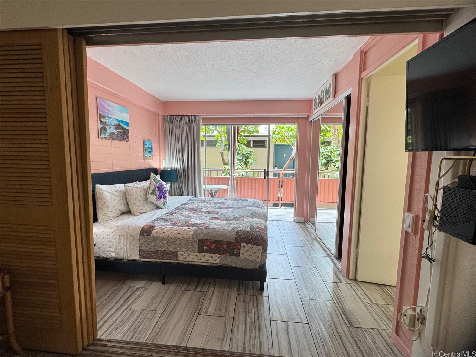 Hawaiian King condo # 410, Honolulu, Hawaii - photo 2 of 20