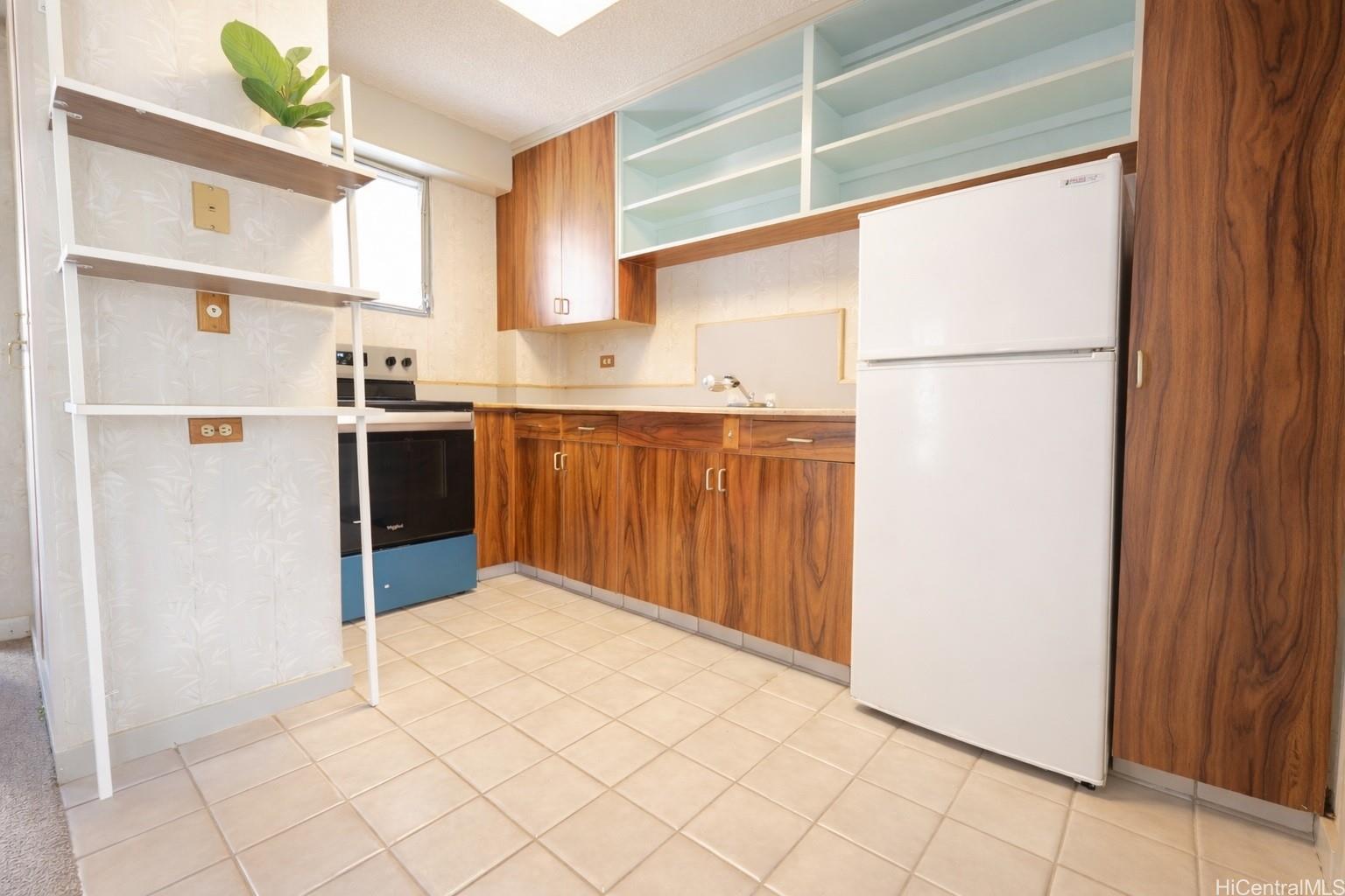 Hawaiian King condo # 511, Honolulu, Hawaii - photo 9 of 12