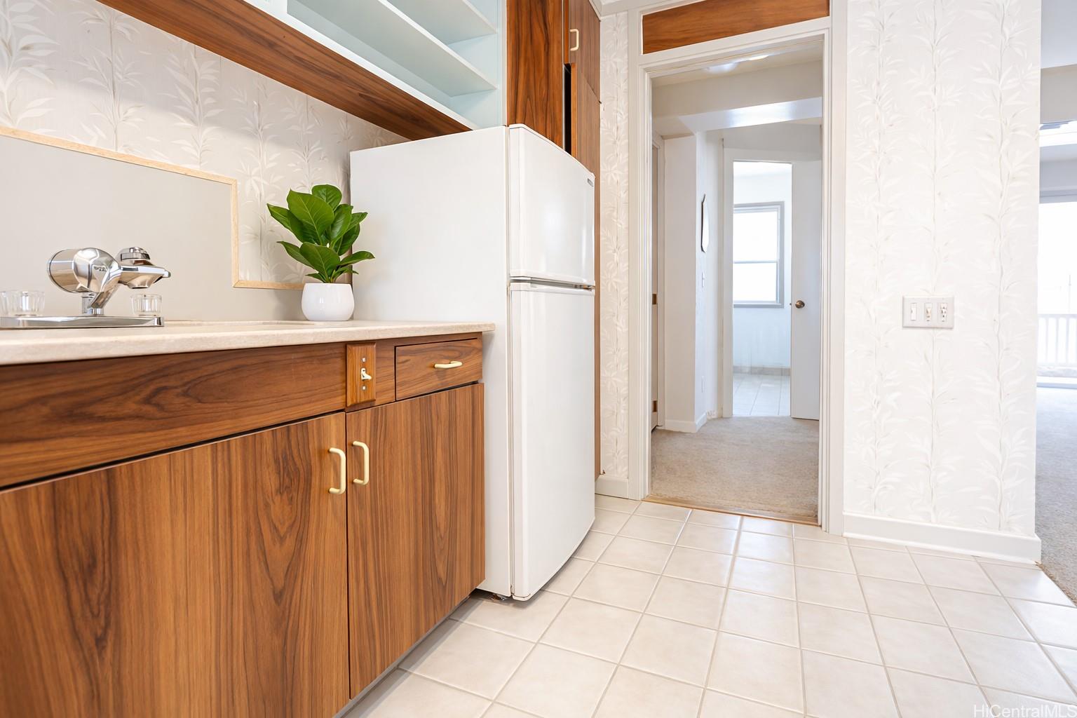 Hawaiian King condo # 511, Honolulu, Hawaii - photo 10 of 12