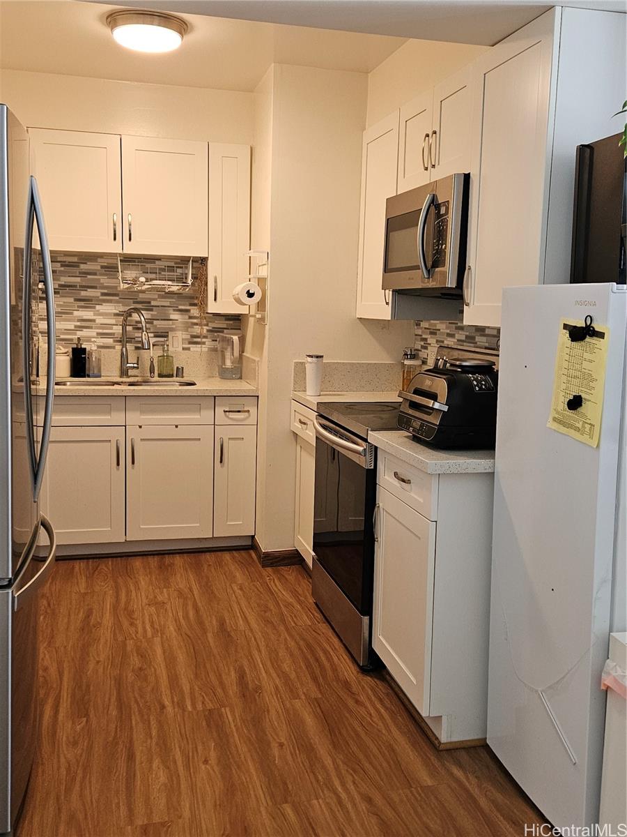 Sunset Towers condo # 1001, Honolulu, Hawaii - photo 6 of 11