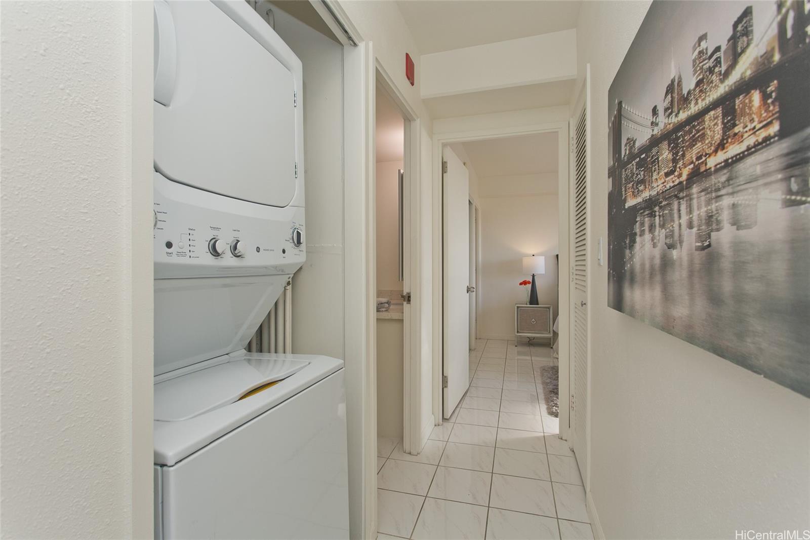 Sunset Towers condo # 1007, Honolulu, Hawaii - photo 11 of 20