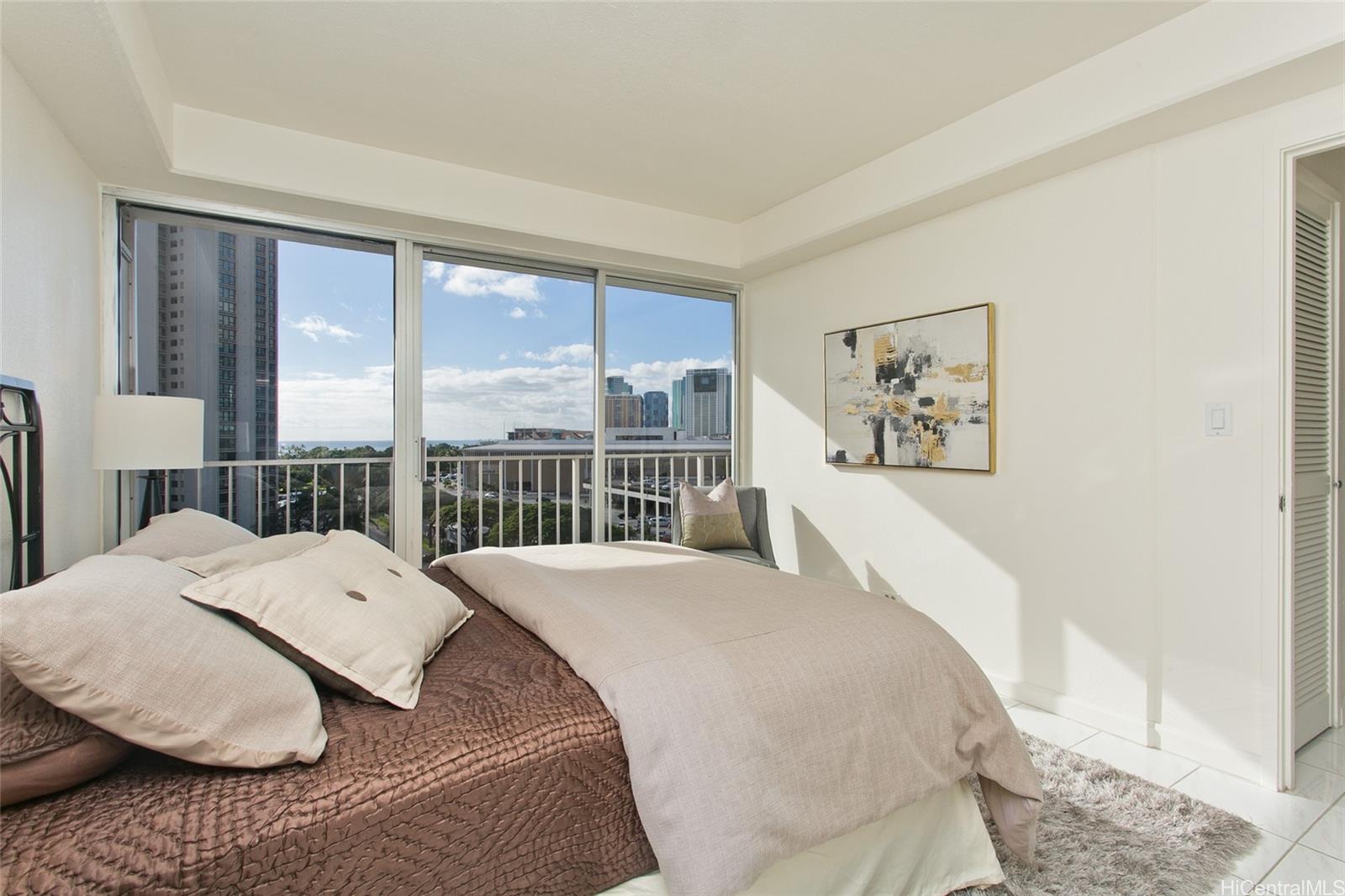 Sunset Towers condo # 1007, Honolulu, Hawaii - photo 12 of 20