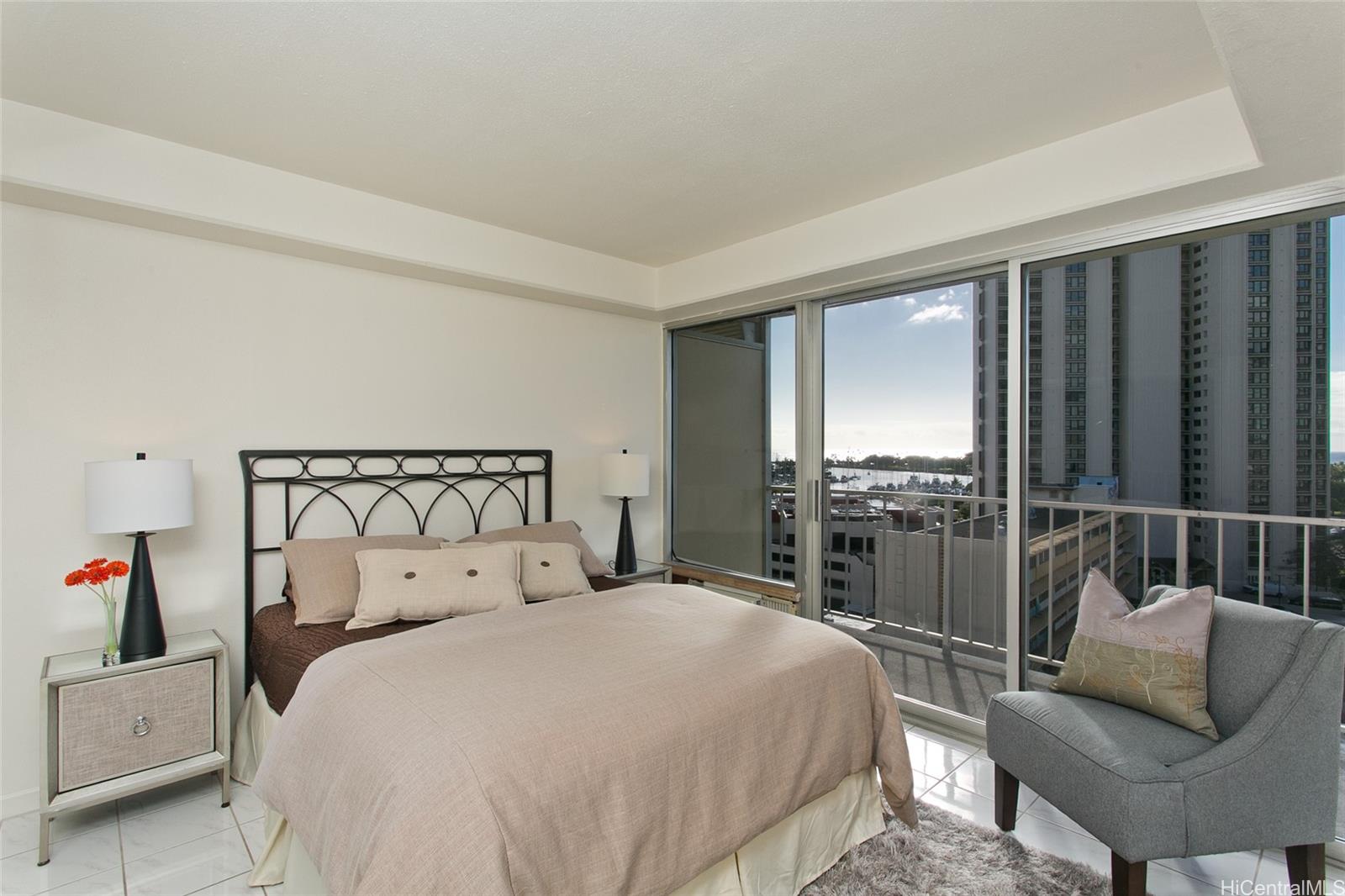 Sunset Towers condo # 1007, Honolulu, Hawaii - photo 13 of 20