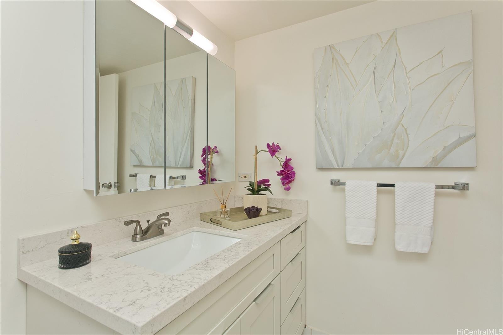 Sunset Towers condo # 1007, Honolulu, Hawaii - photo 15 of 20