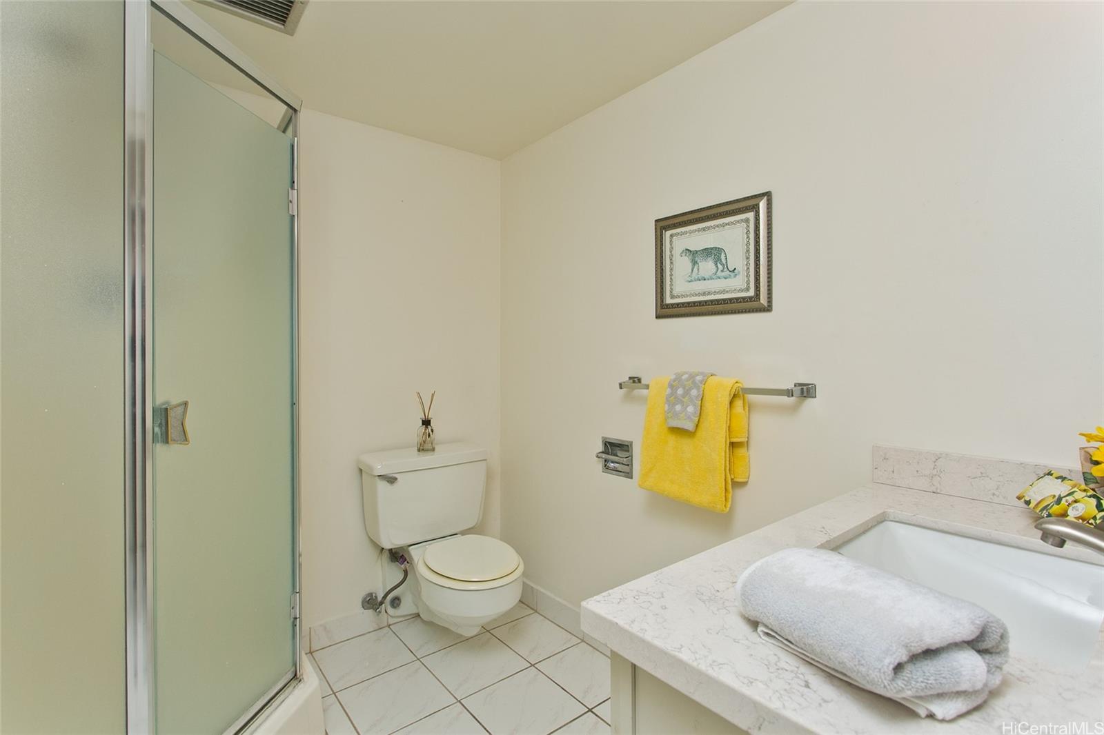 Sunset Towers condo # 1007, Honolulu, Hawaii - photo 15 of 20