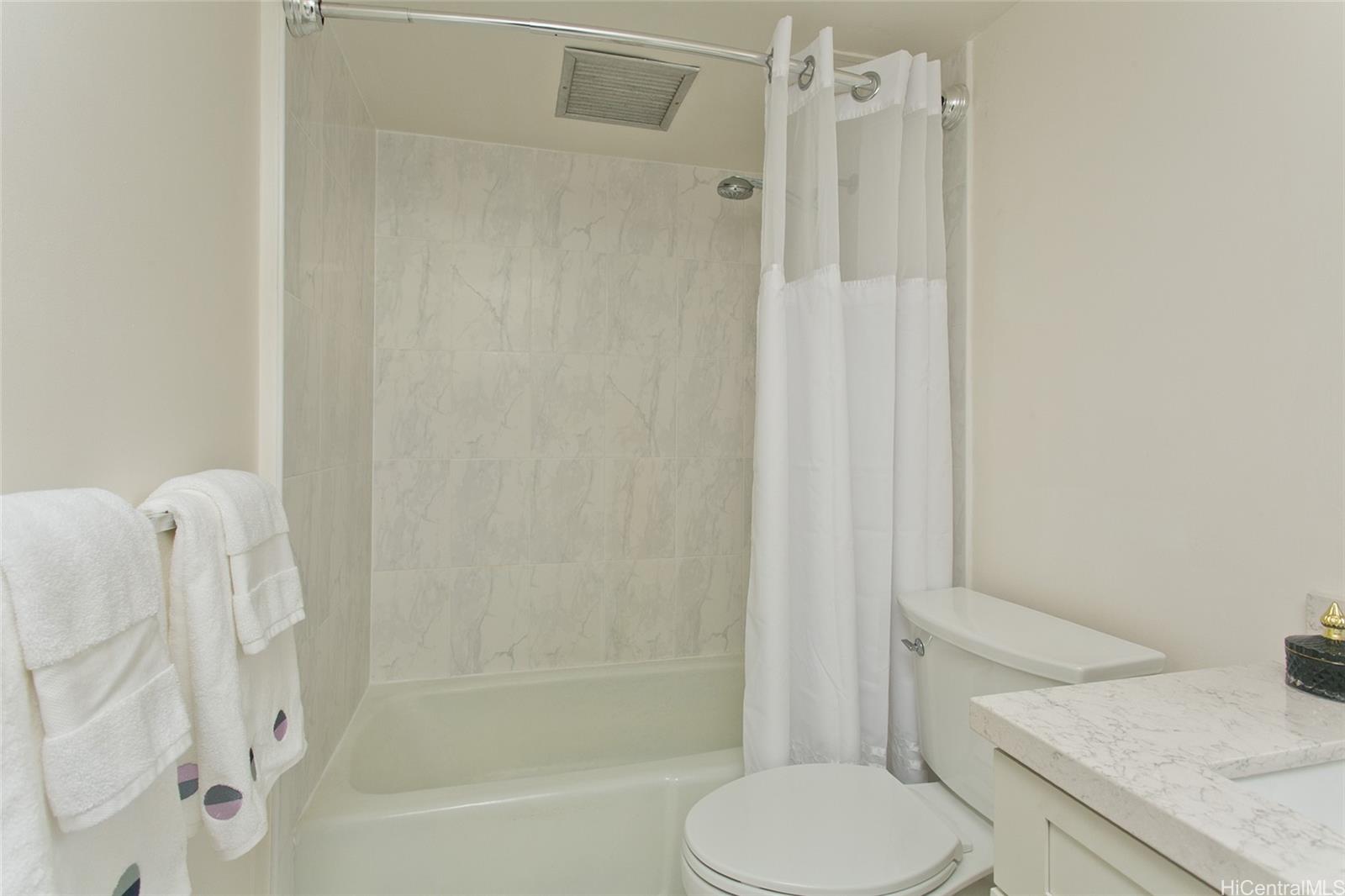 Sunset Towers condo # 1007, Honolulu, Hawaii - photo 16 of 20