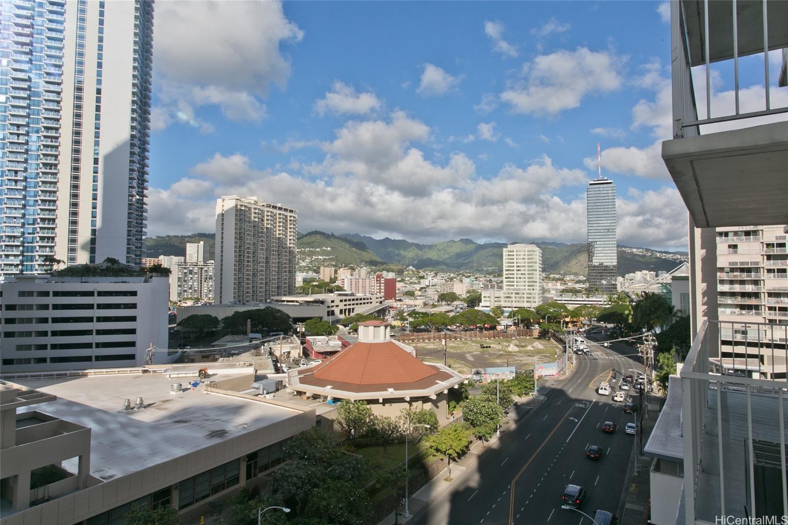 Sunset Towers condo # 1007, Honolulu, Hawaii - photo 19 of 20
