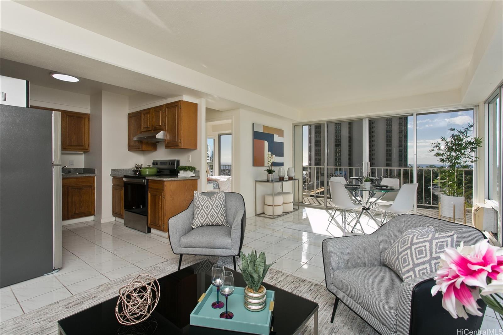 Sunset Towers condo # 1007, Honolulu, Hawaii - photo 5 of 20