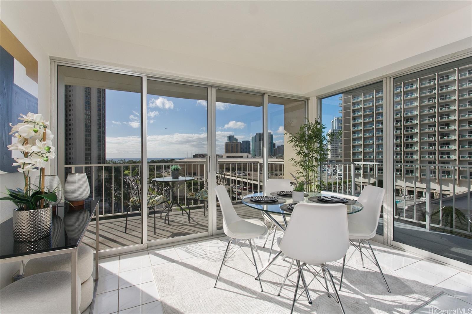 Sunset Towers condo # 1007, Honolulu, Hawaii - photo 5 of 20