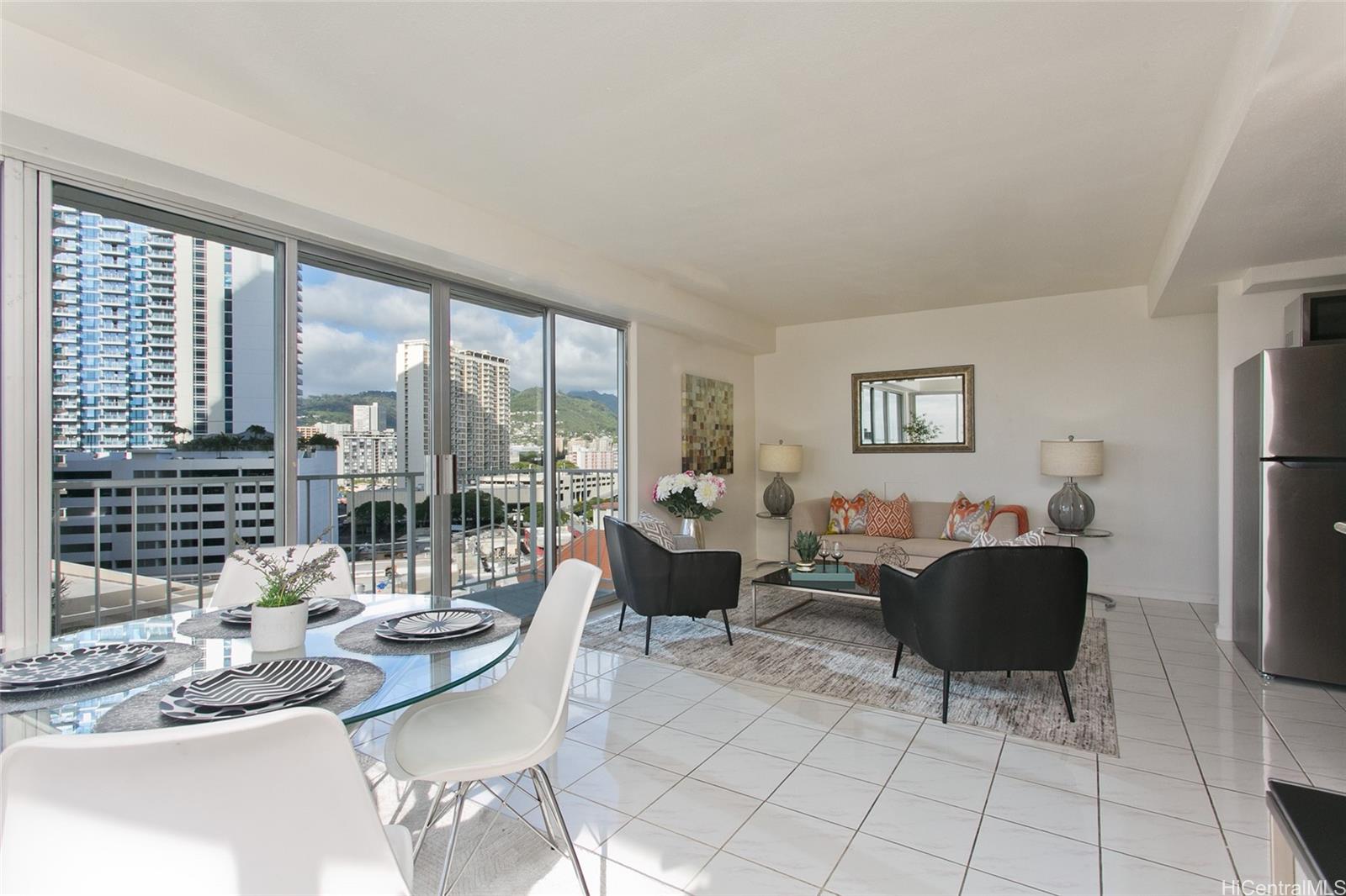 Sunset Towers condo # 1007, Honolulu, Hawaii - photo 9 of 20