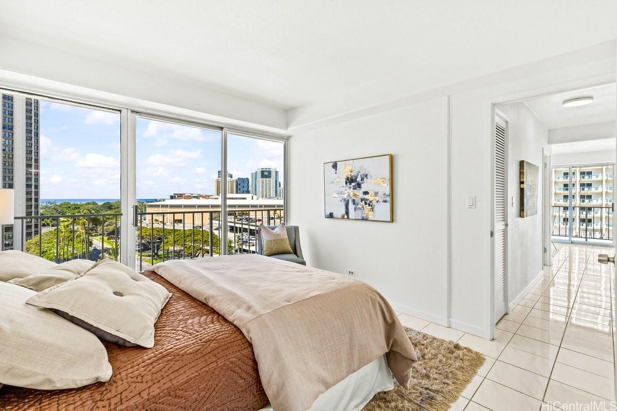 Sunset Towers condo # 1007, Honolulu, Hawaii - photo 18 of 20