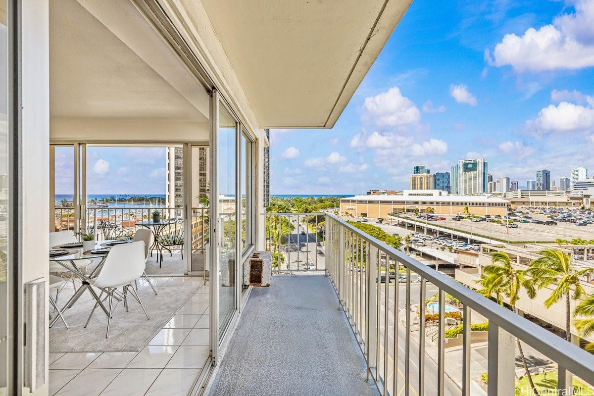 Sunset Towers condo # 1007, Honolulu, Hawaii - photo 20 of 20
