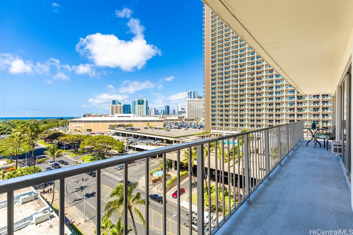 Sunset Towers condo # 1007, Honolulu, Hawaii - photo 4 of 20